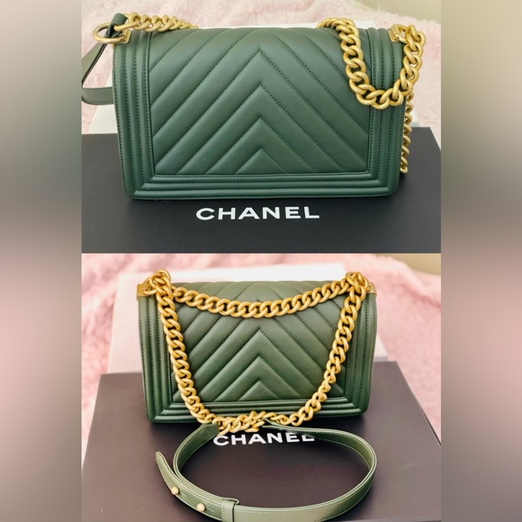 ❤️Used Chanel Boy 10 Chevron lamp skin, color green with gold hardware - Picture 3 of 16